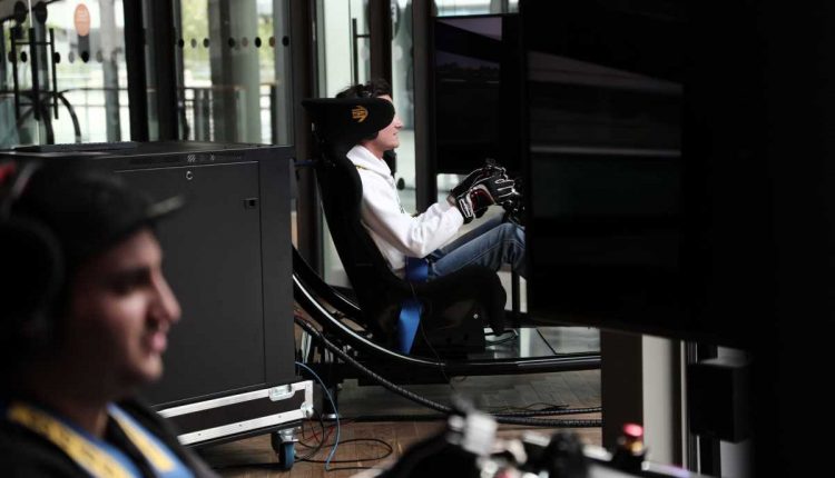 CUPRA-launches-its-own-Simracing-series_03_HQ