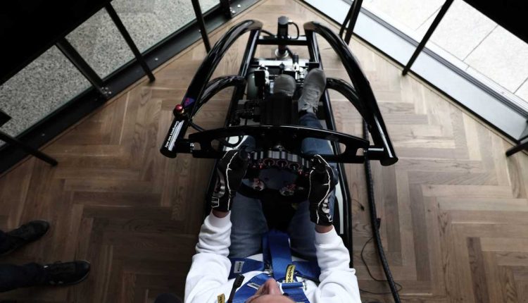 CUPRA-launches-its-own-Simracing-series_04_HQ